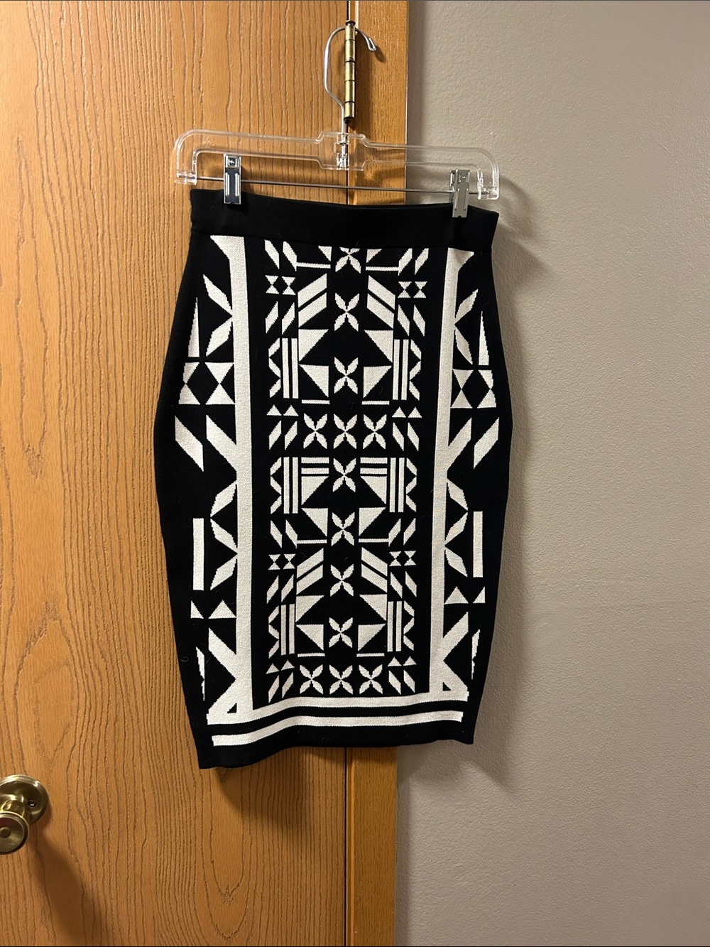 H&M Black and White Geometric Pencil Skirt